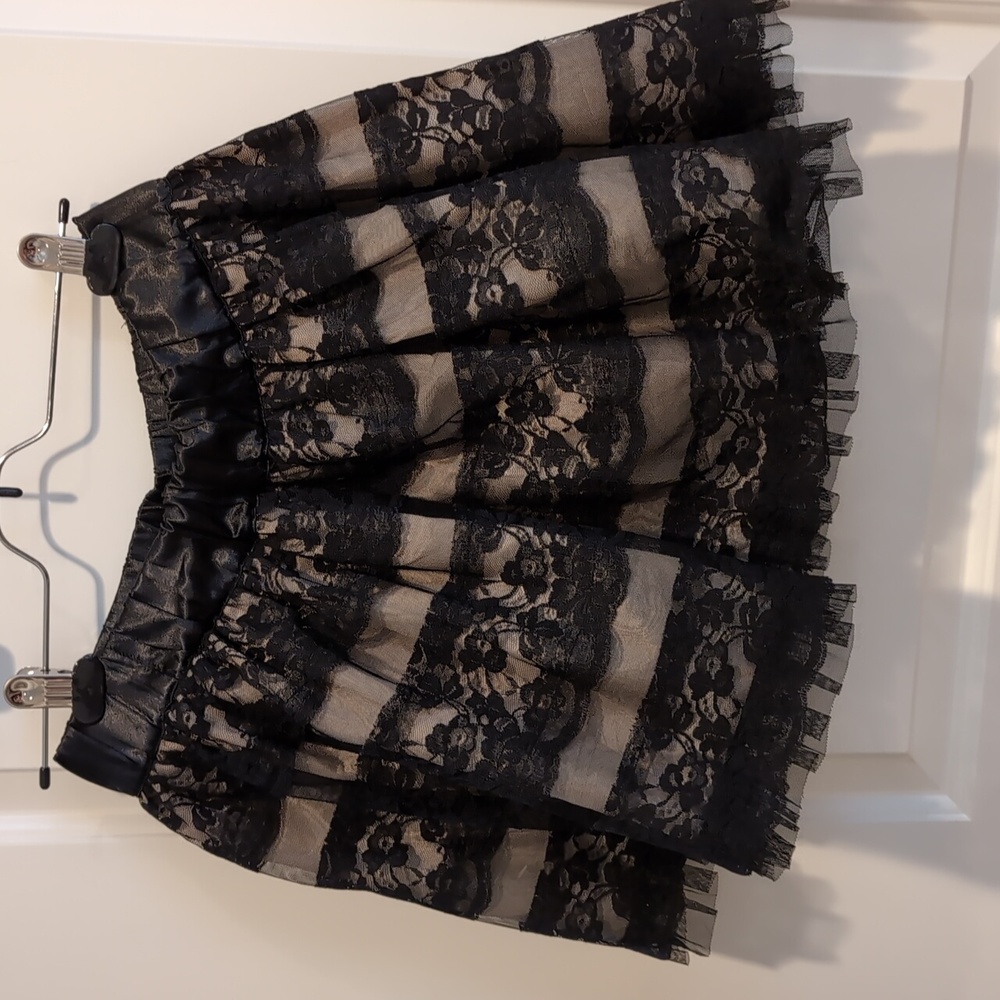 Kiss it VTG twee lace skirt medium